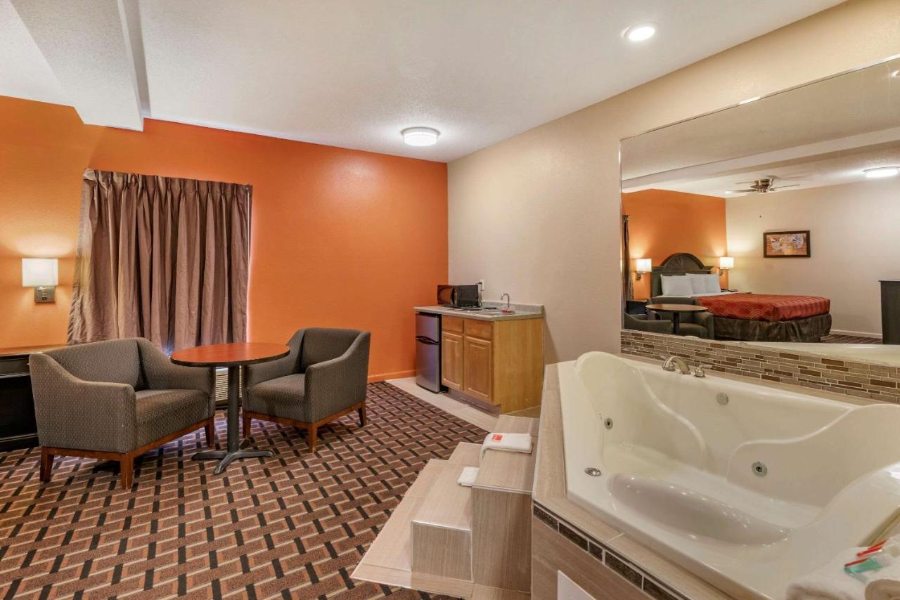 Econo Lodge Inn & Suites Granite City Buitenkant foto