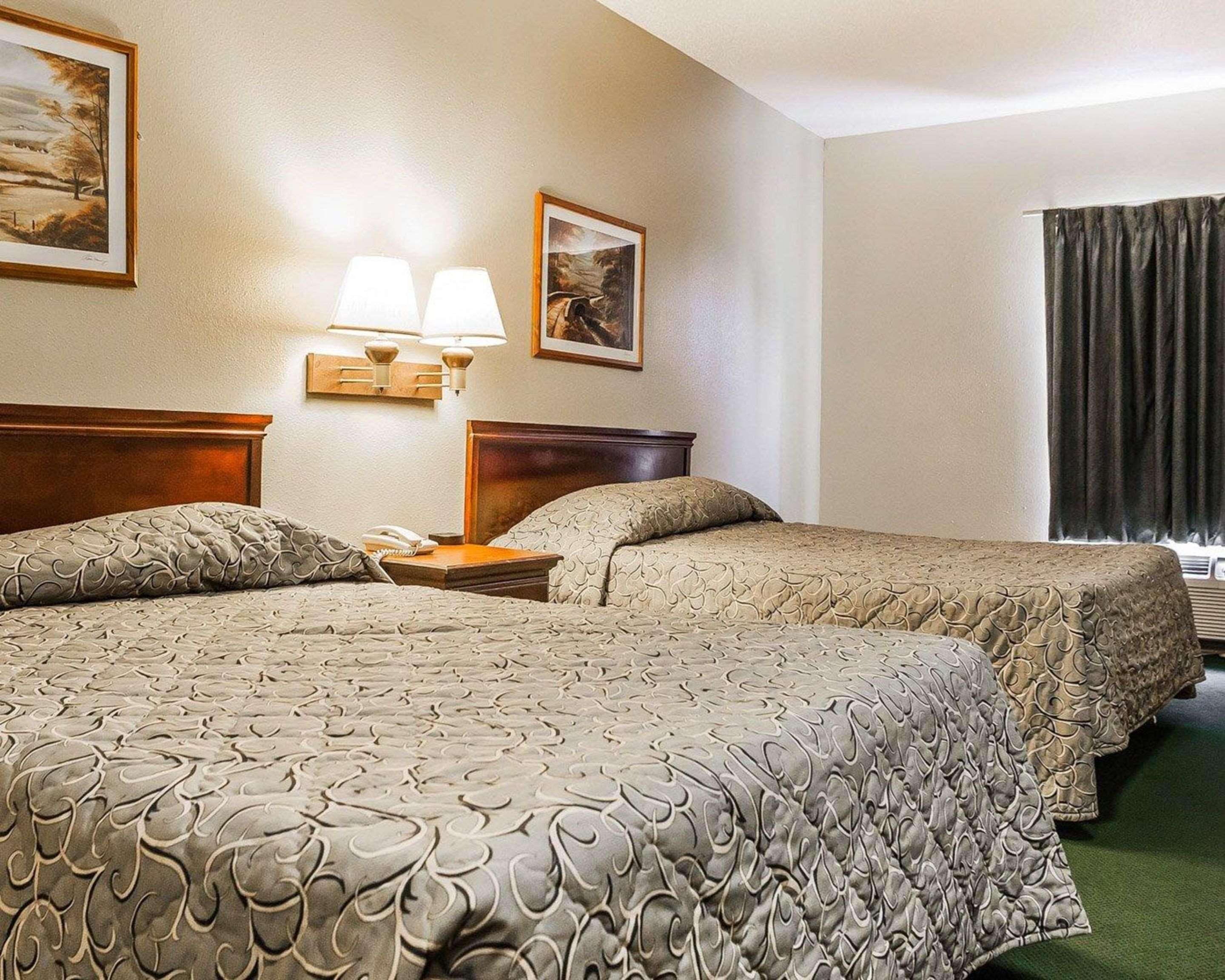 Econo Lodge Inn & Suites Granite City Buitenkant foto