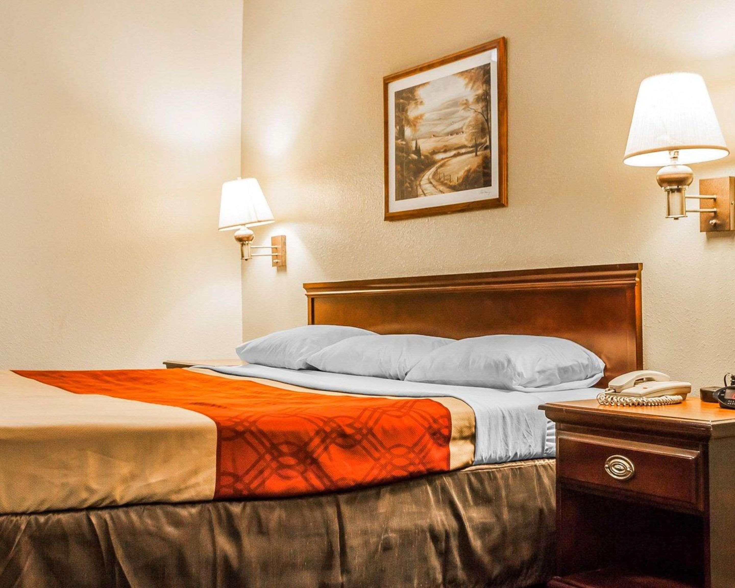Econo Lodge Inn & Suites Granite City Buitenkant foto