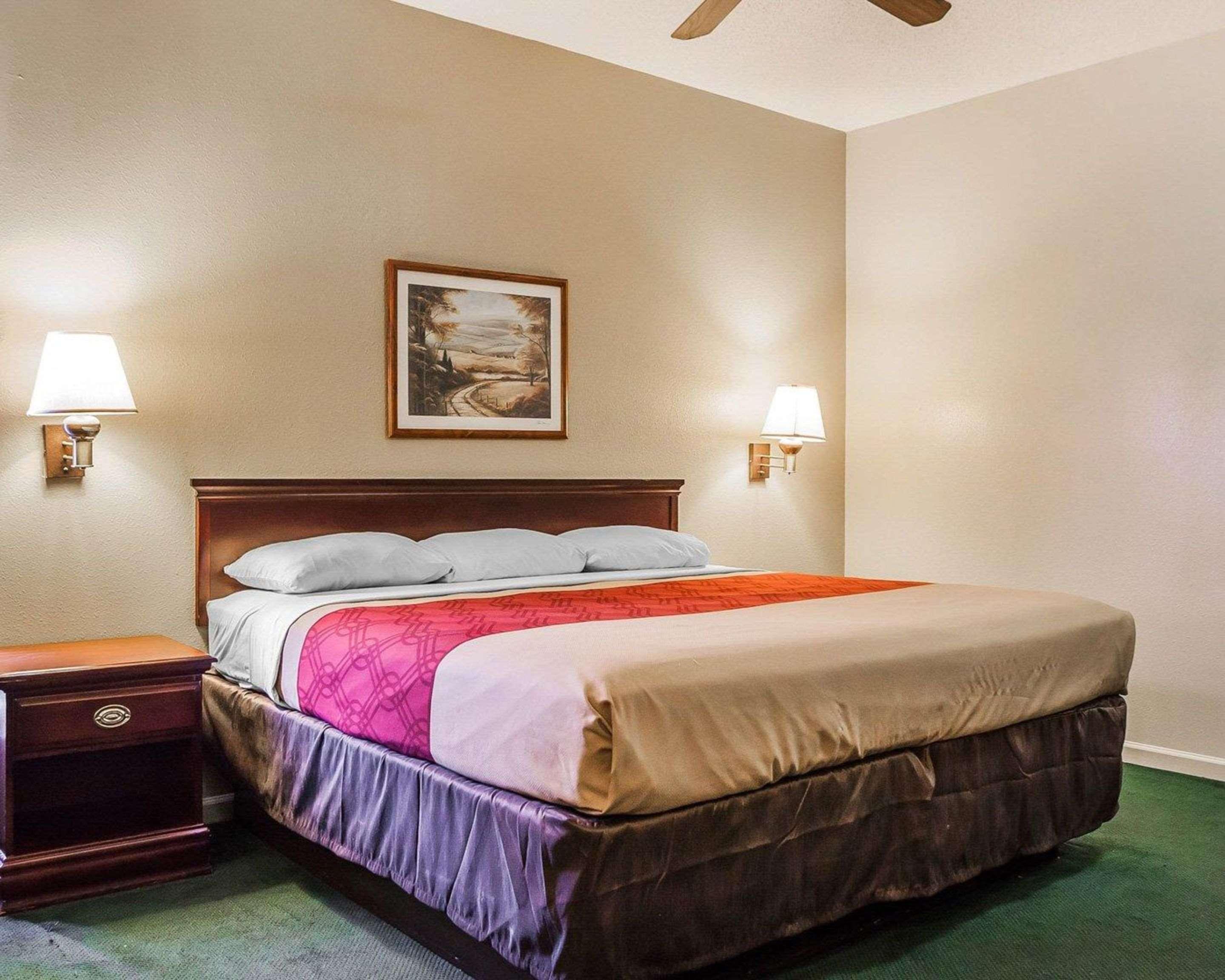 Econo Lodge Inn & Suites Granite City Buitenkant foto