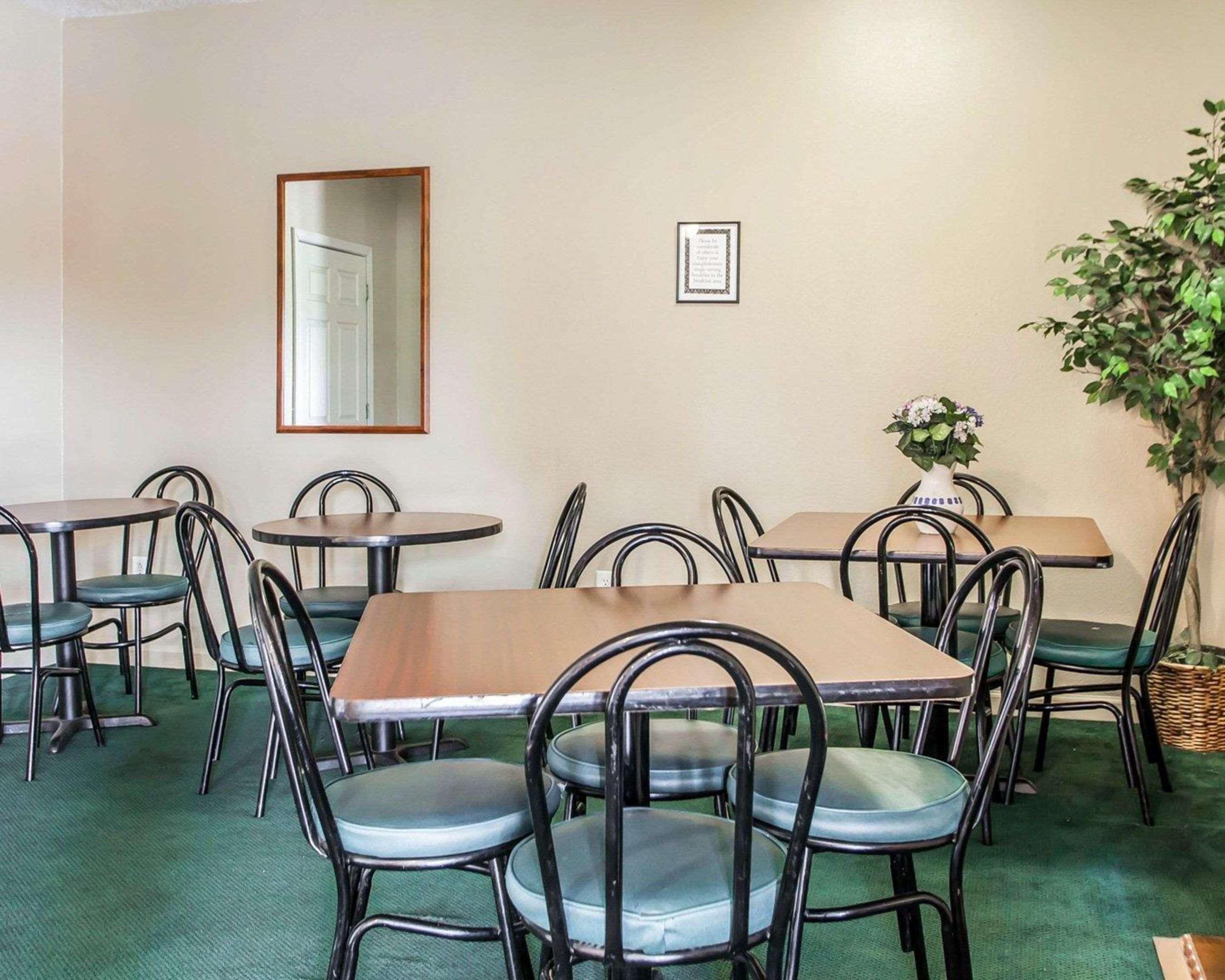 Econo Lodge Inn & Suites Granite City Buitenkant foto