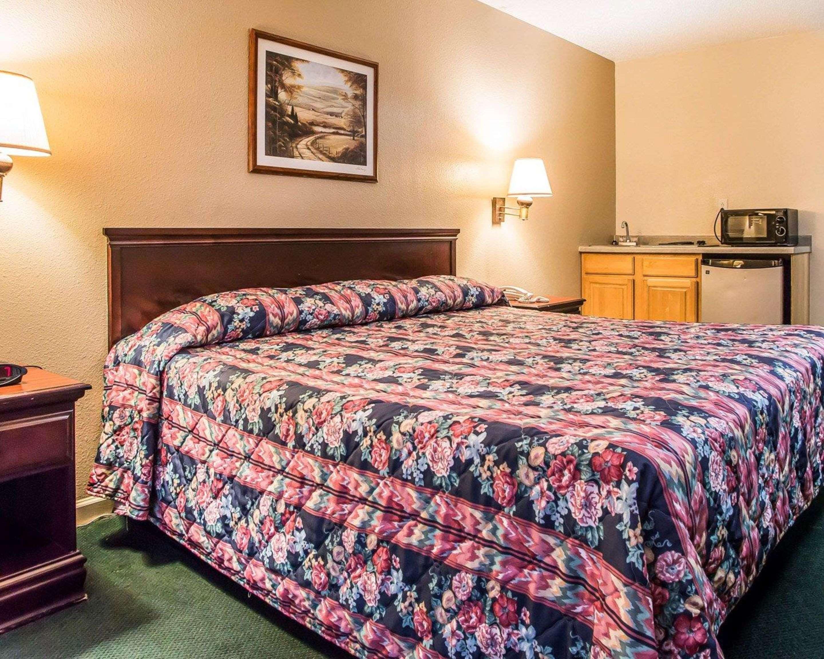 Econo Lodge Inn & Suites Granite City Buitenkant foto