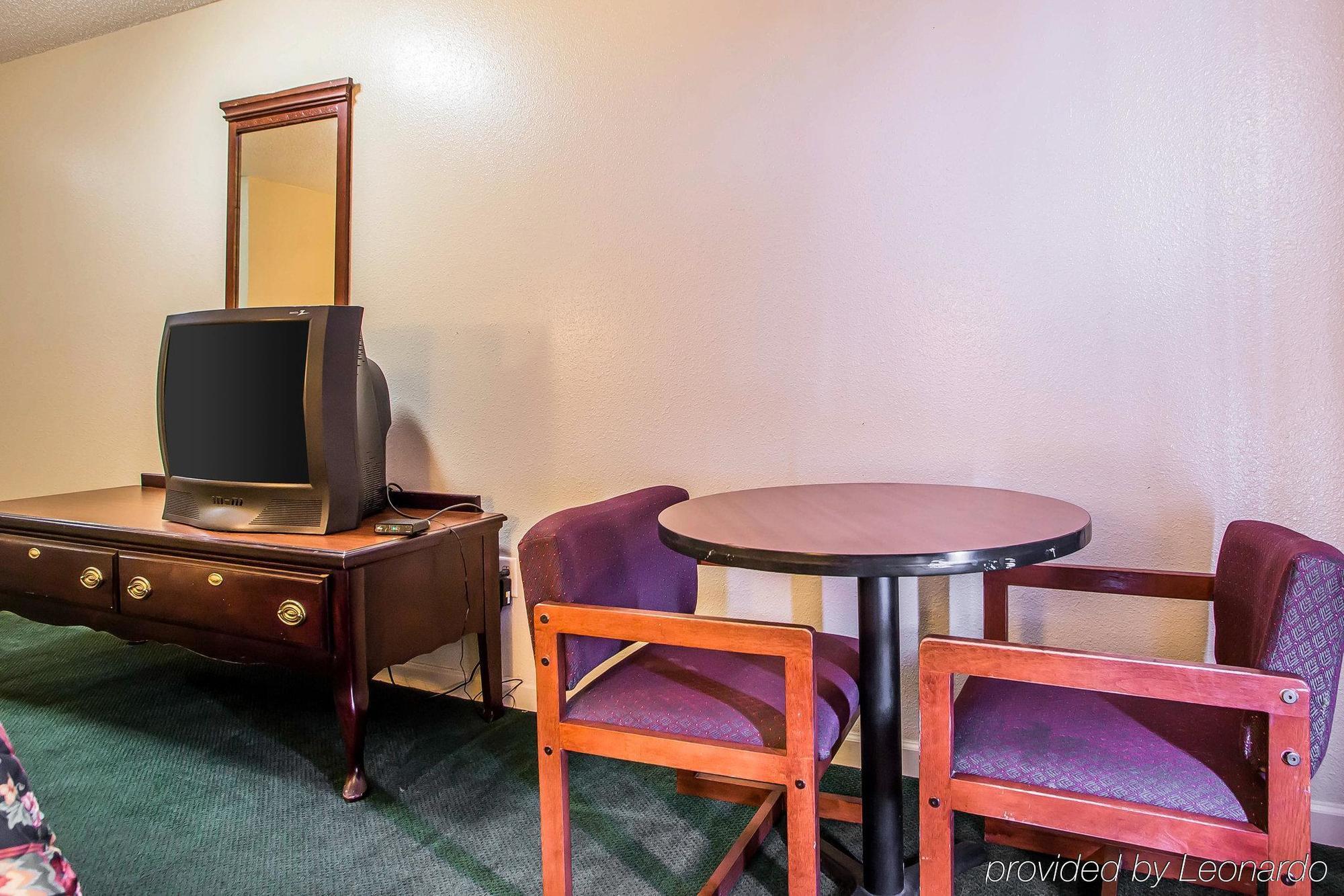 Econo Lodge Inn & Suites Granite City Buitenkant foto