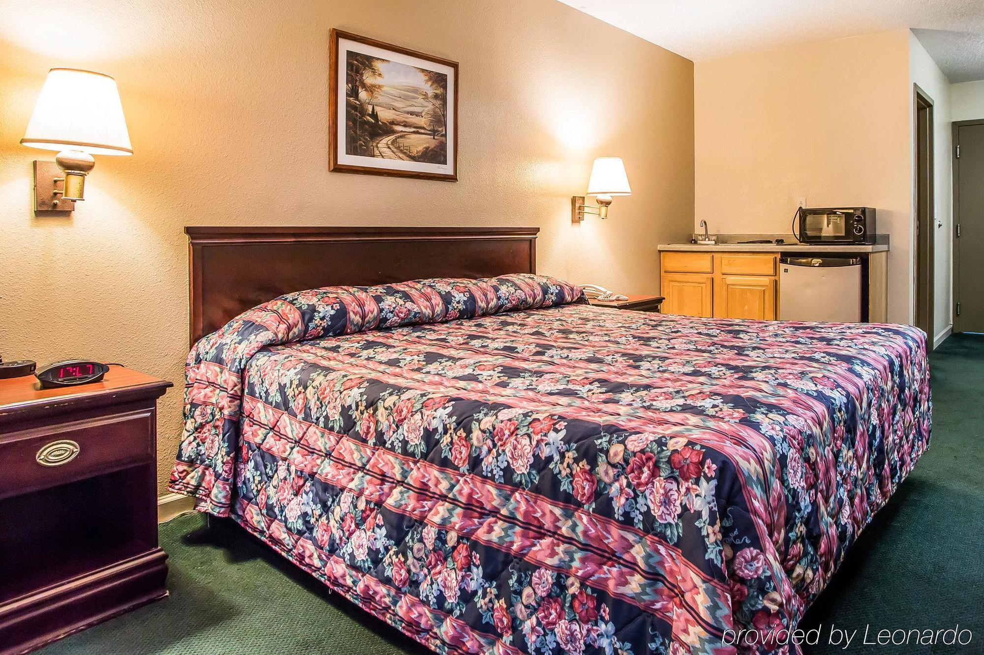 Econo Lodge Inn & Suites Granite City Buitenkant foto