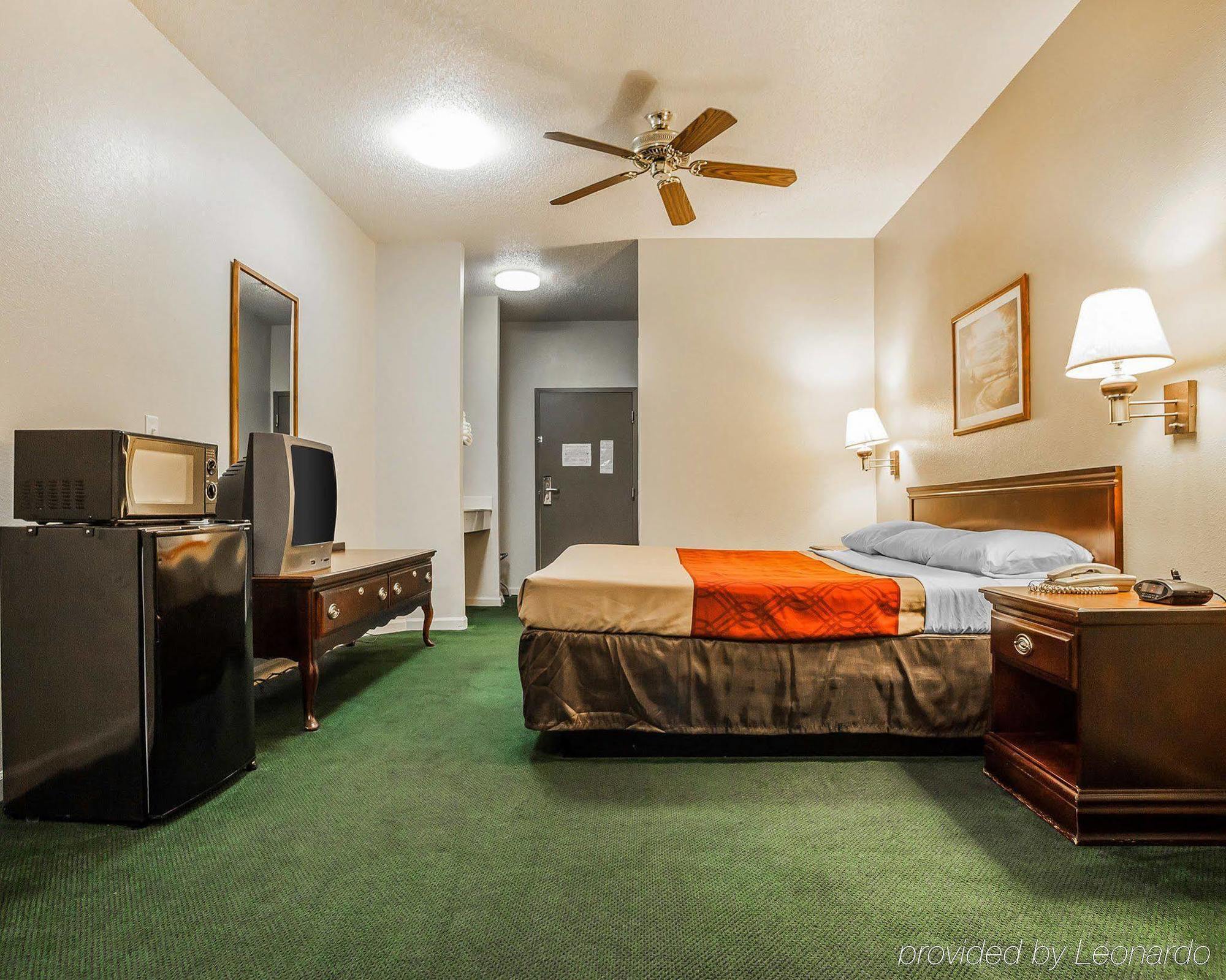 Econo Lodge Inn & Suites Granite City Buitenkant foto