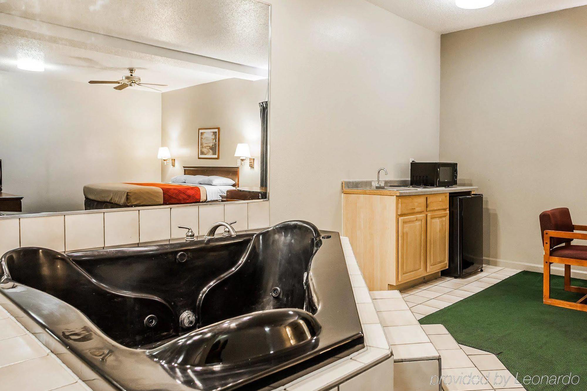 Econo Lodge Inn & Suites Granite City Buitenkant foto