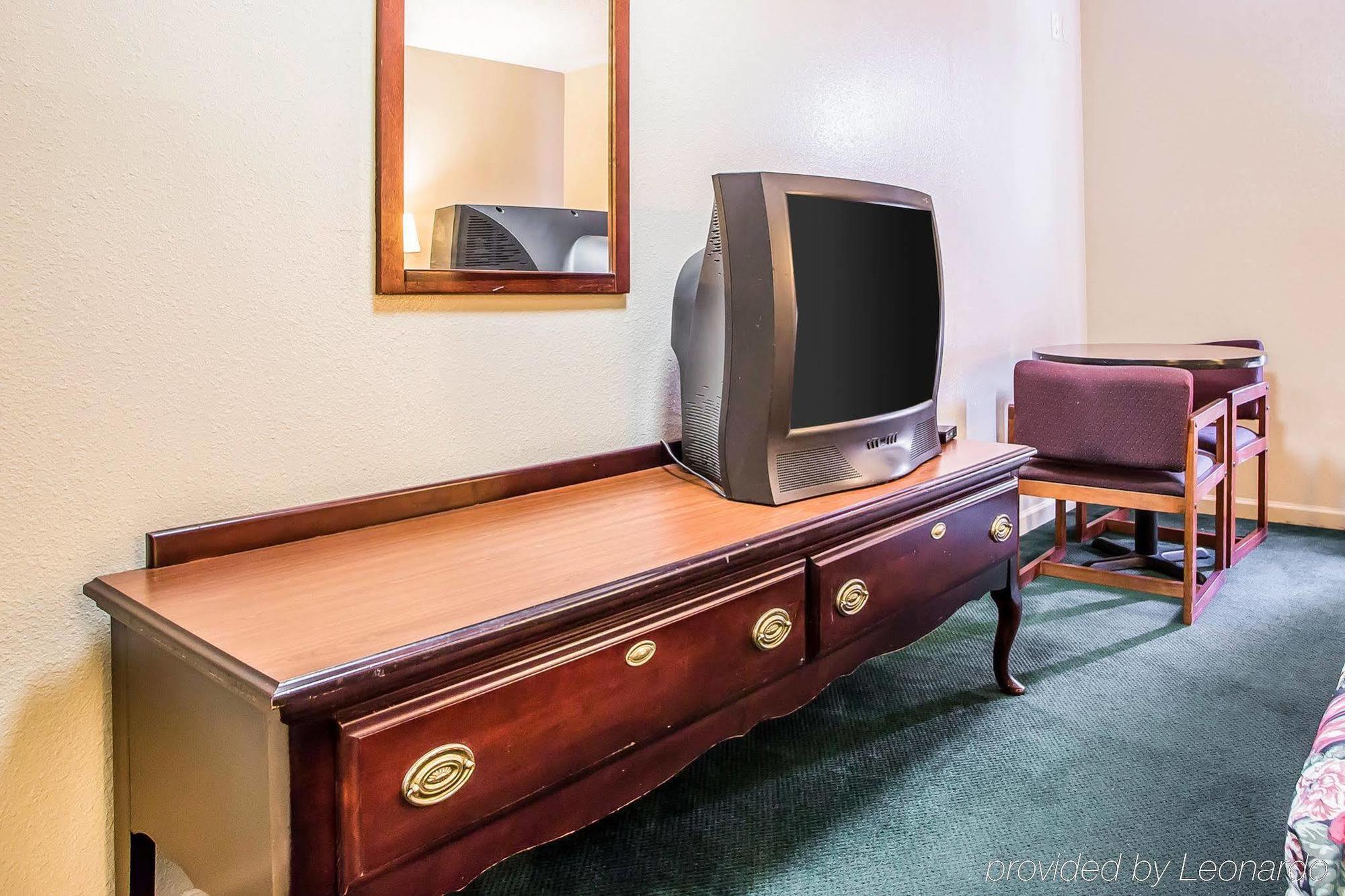 Econo Lodge Inn & Suites Granite City Buitenkant foto